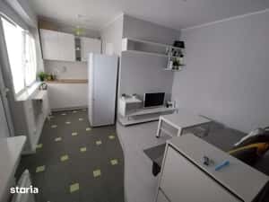 Garsoniera la casa,cu terasa 20 mp, recent renovata, zona Centrala — miniatura 5