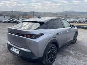 Peugeot 3008 Hybrid4 2024 – SUV hibrid, tracțiune fata — miniatura 4