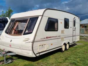 Rulota Swift Abbey Spectrum, An 1999, 2 axe, 2 zone dormit, Boiler gaz, Cabina dus