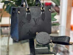 Geanta Louis Vuitton Noua !!! Dimensiuni 25/20 !!! — miniatura 8