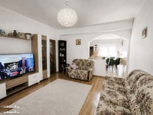Apartament 4 camere, 115 mp + 2 balcoane, parter, Radauti — miniatura 2