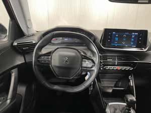 Peugeot 2008 1.2 Benzină, Manuală, 2022, 69.275 km, Roșu — miniatura 6