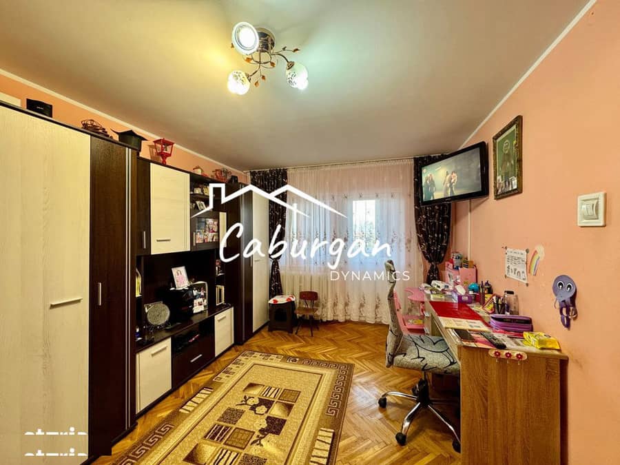 Apartament cu 2 camere, 50mp utili + balcon, etaj 4/8, lift - V. Aaron — fotografie 1 din 6