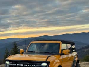 2023 Ford Bronco Outerbanks 4x4 Cyber Orange custom  stare impecabila — miniatura 1