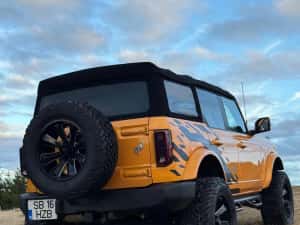 2023 Ford Bronco Outerbanks 4x4 Cyber Orange custom  stare impecabila — miniatura 3