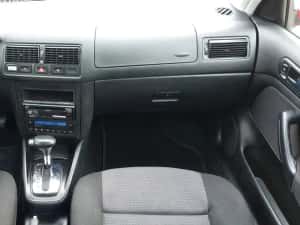 Inmatriculata RO‼️Automatik & Raritate‼️VW GOLF 4-1.6 SR-Klima ‼️ 26 anii -Fără RUGINA-An 2000 ‼️ — miniatura 8