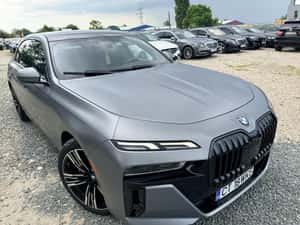 BMW 740 2022 Hibrid, 30.000 km, Automată — miniatura 3