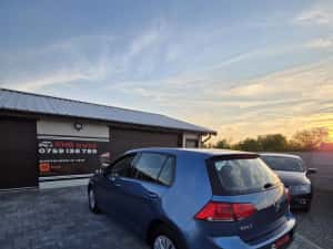 VW GOLF 7 HATCHBACK BENZINA  posibilitate rate fără avans — miniatura 4