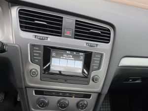 VW GOLF 7 HATCHBACK BENZINA  posibilitate rate fără avans — miniatura 8