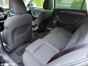 Skoda Superb 2.0 TDI DSG Style — miniatura 6