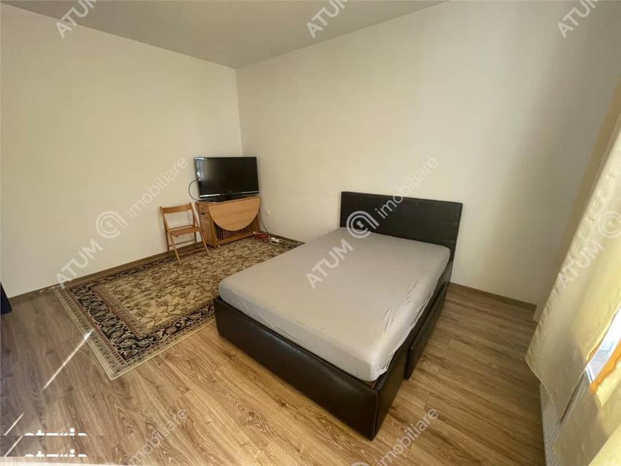 Apartament la casa cu 2 camere decomandate curte comuna central Sibiu — fotografie 1 din 6