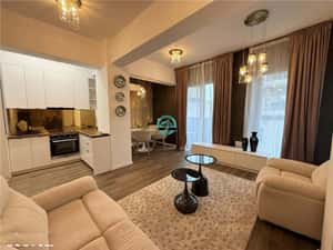 Inchiriez apartament cu 3 camere, mobilat lux, zona ultracentrala !