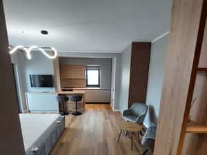 Inchiriez apartament