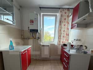 Apartament 2 camere, decomandat, etaj 3, zona Centrala