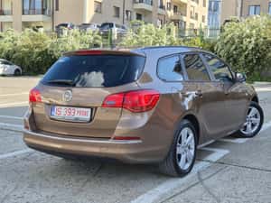 Opel Astra J 1.6 CDTI - confort, economie și putere — miniatura 3