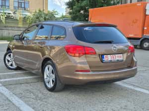 Opel Astra J 1.6 CDTI - confort, economie și putere — miniatura 4