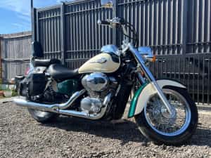 Moto Honda Shadow VT750C — miniatura 5