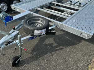 Platformă auto Repo 2700kg cu RAR și număr roșu — miniatura 8