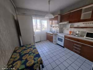 B-dul Unirii (ultracentral)–apartament cu 4 camere, 2 bai, balcon mare — miniatura 3