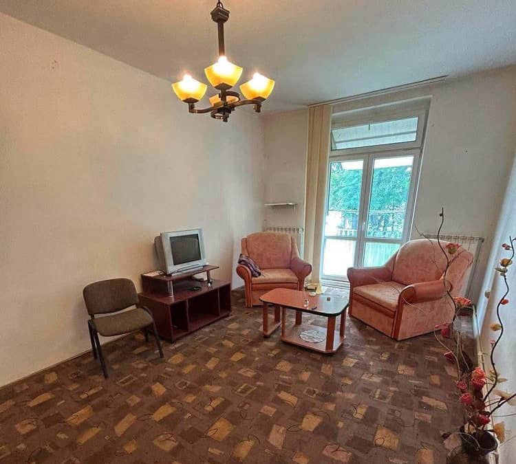 De vanzare apartament cu 2 camere, 2 bai si balcon, etajul 1 , 45000e — fotografie 1 din 6