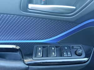 Toyota C-HR H Y B R I D CU G. P. L — miniatura 4