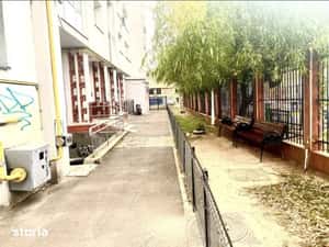 Apartament cu 2 camere, lift și parcare în Sector 1 — miniatura 4