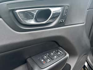 Volvo XC60, an 2018, 235 CP, SUV premium — miniatura 6