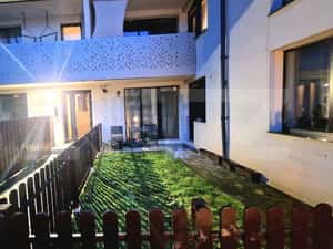Apartament cu 2 dormitoare, gradina, bucatarie cu dining parcare, zona — miniatura 2