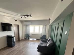 Apartament -4 camere -complet renovat-Bd. UNIRII-PALATUL PARLAMENTULUI — miniatura 2