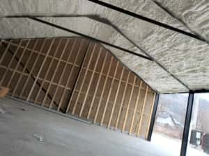 Izolatie Spuma Poliuretanica acoperiș si pod. Firma+Garanție 20 ani. — miniatura 3