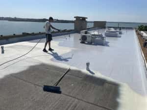 Izolatie Spuma Poliuretanica acoperiș si pod. Firma+Garanție 20 ani. — miniatura 5