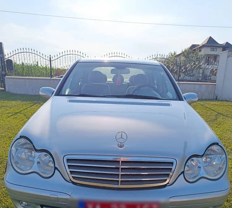 Mercedes C200 2.2 122cp Diesel W203 Facelift, manuală, interior gri, import Belgia — fotografie 1 din 10