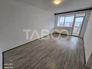 Apartament decomandat de vanzare cu 3 camere balcon zona Mihai Viteazu