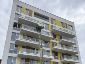 Inchiriez Lift Exterior pentru materiale si Transport marfa cu 3,5T