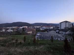 Casă modernă de vânzare în Gura Humorului – aproape de centru, cu priveliște și teren+ terasă generoase