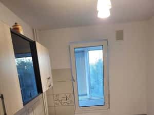 Inchiriez apartament 2 camere decomandat Sector 4 — miniatura 5