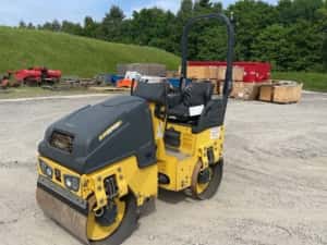 Inchiriez Excavator 2.8t 3.5t 8.5 t Cilindru Compactor Picon Demolari — miniatura 4