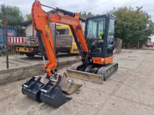 Inchiriez Excavator 2.8t 3.5t 8.5 t Cilindru Compactor Picon Demolari — miniatura 10