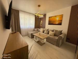 Garsonieră nouă cu balcon și lift, aproape de parcuri — miniatura 1