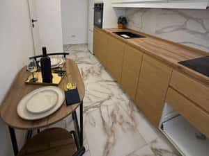 Garsonieră nouă cu balcon și lift, aproape de parcuri — miniatura 5