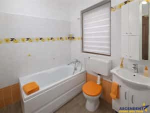 Rezidenta 4 camere,in farmec istoric, vedere Tampa,cu beci si pod,Centrul Istoric Brasov — miniatura 7