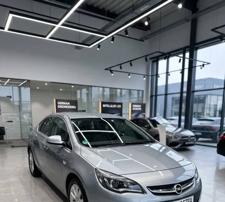 Opel Astra 1.7 Diesel 2013 TOP .. — fotografie 1 din 10