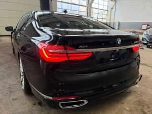 BMW 740d Xdrive avariat — miniatura 3