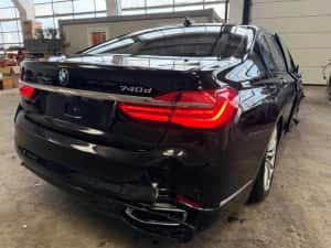BMW 740d Xdrive avariat — miniatura 4