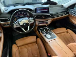 BMW 740d Xdrive avariat — miniatura 5