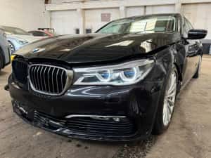 BMW 740d Xdrive avariat — miniatura 9