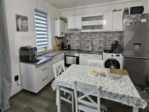 Apartament semidecomandat cu 2 camere, etaj intermediar, zona Terra — miniatura 4