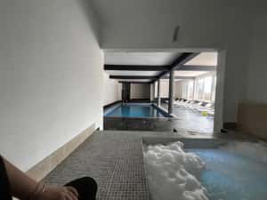 Cabana cu piscina interioara și jacuzzi cu hidromasaj — miniatura 9