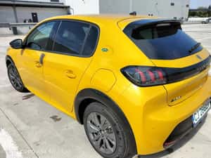 Peugeot E-208 Allure Electric 2023 — miniatura 6