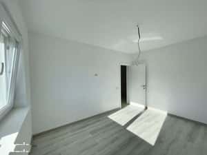 Apartament 2 camere, DECOMANDAT, însorit, etaj 2, PARCARE inclusă. — miniatura 3